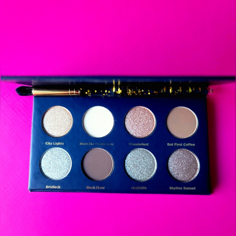 NEW Ulta Beauty 8-piec Eyeshadow Palette w/Brush - Neutral and Metallic Shades